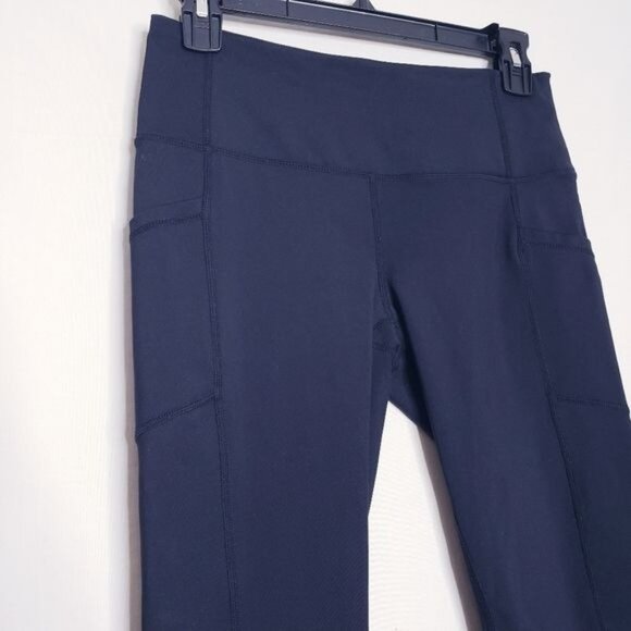 Yogalicious Black Cropped Capri Leggings Athletic Yoga Pants Women's Size Medium - Picture 2 of 9